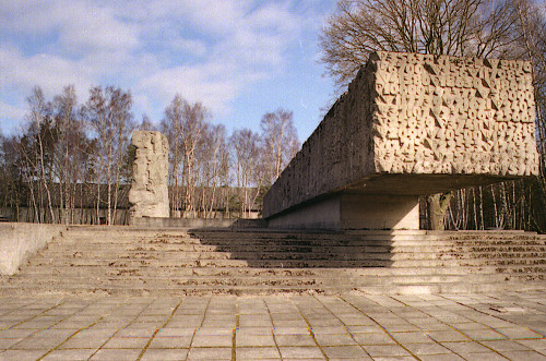 Stutthof, 2005,  Denkmal von 1968 auf dem ehemaligen Lagergelände, Stiftung Denkmal, Ronnie Golz