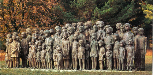 Lidice, 2000, Ansicht des Denkmals für die ermodeten Kinder, Památník Lidice