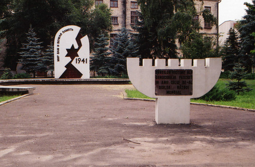 Balti, 2005, Gesamtansicht des Holocaustdenkmals im Stadtzentrum, Stiftung Denkmal