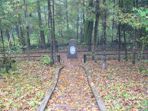 Vėžaičiai, 2004, Gedenkstein im Wald  bei Vėžaičiai, Stiftung Denkmal