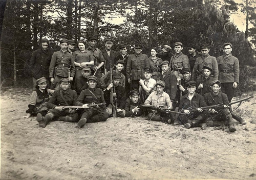 Nalibocka-Wald, 1943, Eine Gruppe bewaffneter Bielski-Partisanen, Yad Vashem