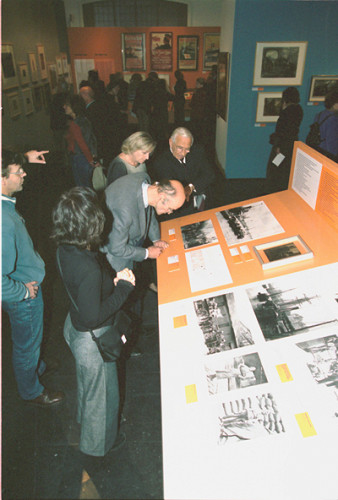 Amsterdam, 2003, Besucher im Jüdischen Historischen Museum, JHM/Han Singels.