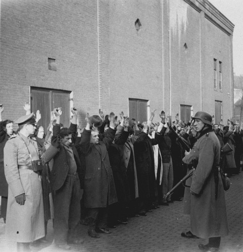 Amsterdam, 1941, Verhaftete Juden während der Razzia am 22. Februar, Image bank WW2 – NIOD
