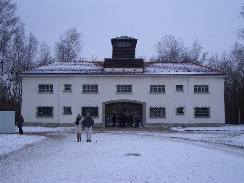 Dachau, 2003, Das Jourhaus mit dem Eingangstor zum Lager, Ronnie Golz