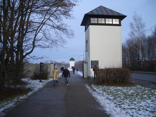 Dachau, 2003, Wachtürme des ehemaligen KZ Dachau, Ronnie Golz
