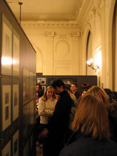 Brüssel, o.D., Besucher der Ausstellung, Musée Juif de Belgique