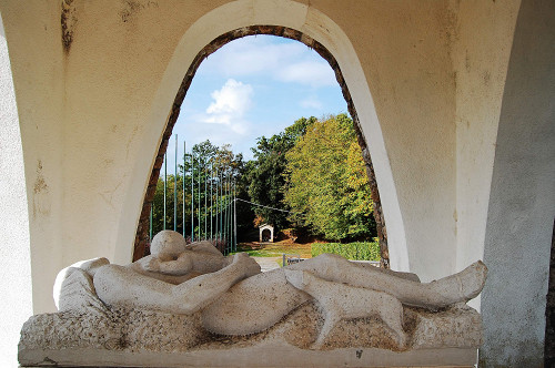 Sant'Anna di Stazzema, 2008, Skulpur im Inneren des Beinhauses, Sergio Bovi Campeggi