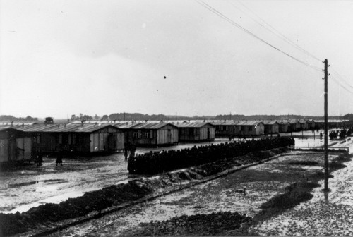 Zeithain, 1943/44, Zählappell vor den Unterkunftsbaracken im Kriegsgefangenenlager, Niedersächsisches Hauptstaatsarchiv Hannover