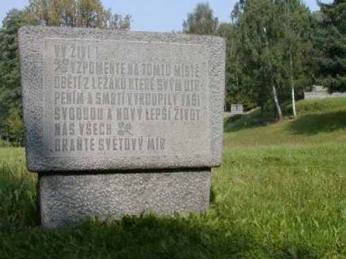 Ležáky, 2002, Gedenkstein, Stiftung Denkmal