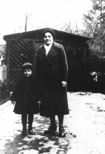 o.O., 1935, Die 1940 in Pirna ermordete Maria Stephan mit ihrer Tocher, Gedenkstätte Pirna-Sonnenstein