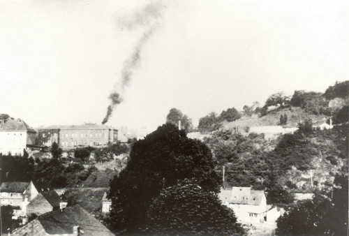 Hadamar, 1941, Heimlich aufgenommenes Bild des rauchenden Krematoriumsschornstein der Tötungsanstalt, Diözesanarchiv Limburg