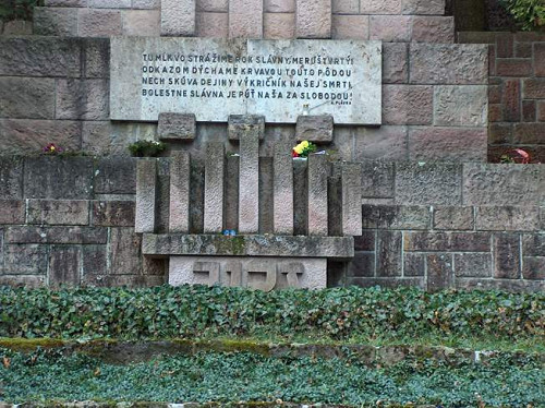 Neusohl-Kremnička, 2004, Die 1995 zum Denkmal hinzugefügten Elemente, Stiftung Denkmal