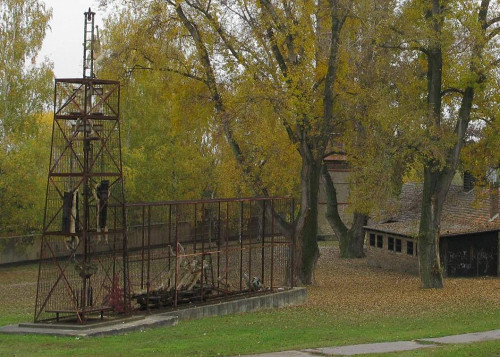 Leitmeritz, 2008, Denkmal von Jiři Sozanský neben dem ehemaligen Krematorium,  Archiv Památníku Terezín