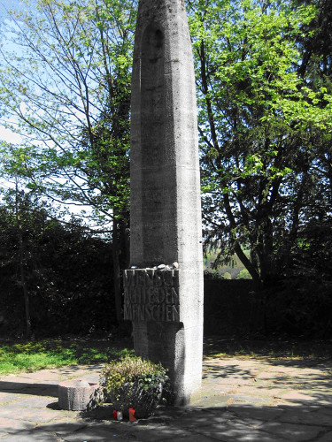 Hadamar, 2009, Gedenkstele am Friedhof, Gedenkstätte Hadamar