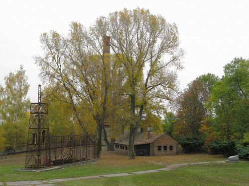 Leitmeritz, 2008, Denkmal von Jiři Sozanský neben dem ehemaligen Krematorium,  Archiv Památníku Terezín