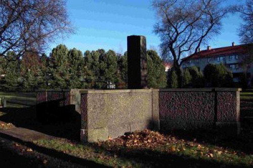 Oslo, 2001, Denkmal für die ermordeten Juden Oslos und Südnorwegens auf dem jüdischen Friedhof, Bjarte Bruland