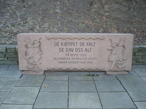 Oslo, 2007, Gedenkstein für die gefallenen Widerstandskämpfer am Fuße der Stadtfestung »Akershus festning«, Christl Wickert