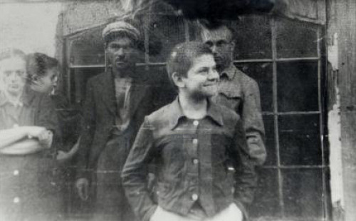 Boryslaw, 1943, Juden, deren Versteck gerade entdeckt wurde, unter ihnen Sabina Haberman (links mit abgewandtem Gesicht), USHMM