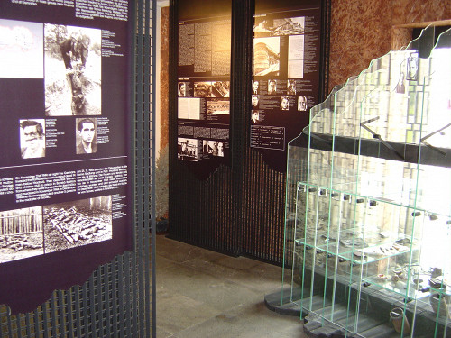 Deutschdorf an der Gran, 2004, Blick in die Ausstellung in der Gedekstätte, Stiftung Denkmal