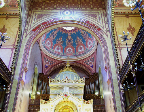 Budapest, 2005, Ansicht des Altars und der Orgel in der Großen Synagoge, Stiftung Denkmal
