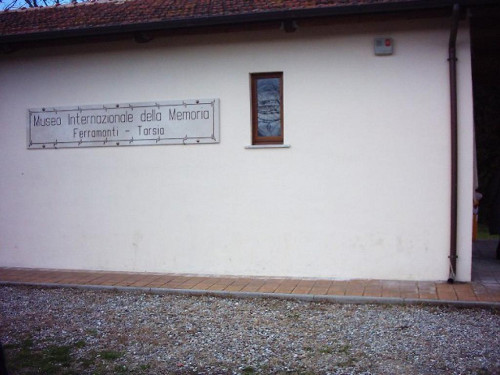 Ferramonti di Tarsia, 2004, Eingang des Museums Ferramonti, ITIS Matera