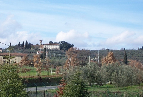 Civitella in Val di Chiana, 2003, Auf dem Hügel die Villa Oliveto, Biblioteca comunale di Civitella in Val di Chiana