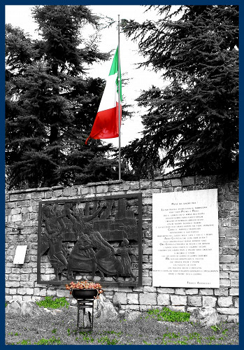 Civitella in Val di Chiana, 2009, Denkmal für die Opfer des Massakers am 29. Juni 1944, Alessio Undini