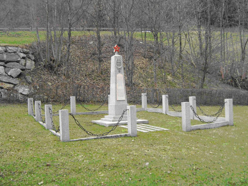 Sankt Johann im Pongau, 2006, Gedenkstein auf dem »Russenfriedhof«, Annemarie Zierlinger