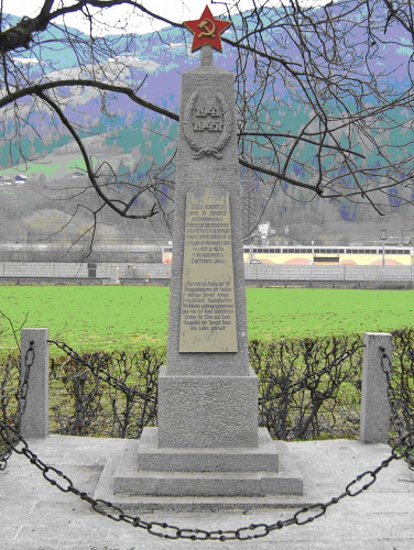 Sankt Johann im Pongau, 2006, Gedenkstein auf dem »Russenfriedhof«, Annemarie Zierlinger