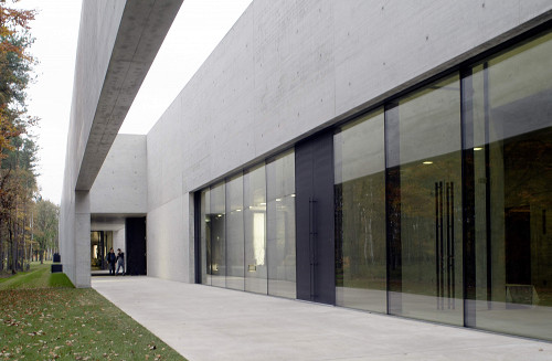 Lohheide, 2008, Der Eingangsbereich des Dokumentationszentrums, Klemens Ortmeyer