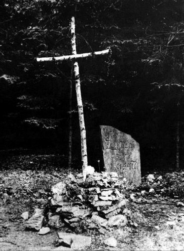 Hodonin, 1960er Jahre, Das 1946 aufgestellte Holzkreuz in Erinnerung an die »Opfer des Nazismus«, Archiv Muzea romské kultury