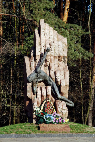Schytomyr, 2010, Denkmal am Eingang zum Wald, Sergey Reent