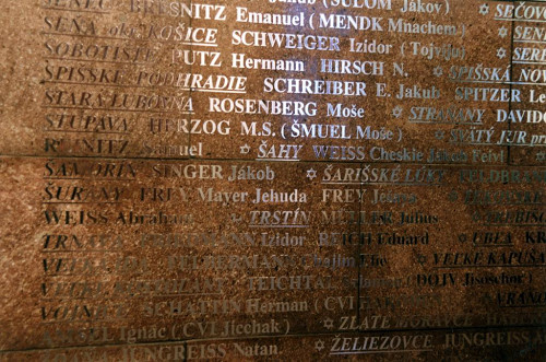 Pressburg, 2001, Gedenktafel für im Holocaust ermordeten Rabbiner im Museum, Múzeum židovskej kultúry