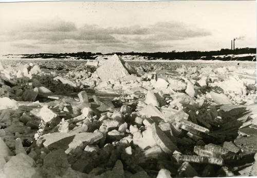 Ostsee vor Palmnicken, 1930er Jahre, im Hintergrund das berühmte Bernsteinbergwerk, Martin Bergau 