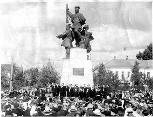 Ostaschkow, 31. August 1958, Einweihung des Denkmals für die Partisanen, Gorodskoe uprawlenie Ostaschkow 