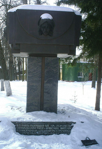 Brjansk, 18. Januar 2005, Denkmal für die Opfer des Faschismus »Waldscheune«, Soja Dodina