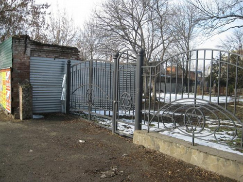 Krasnodar, 2012, Eingang zum jüdischen Friedhof, myekaterinodar.ru