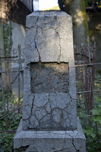 Krasnodar, 2018, Grabstein auf dem jüdischen Friedhof, Gennadij Balyschew