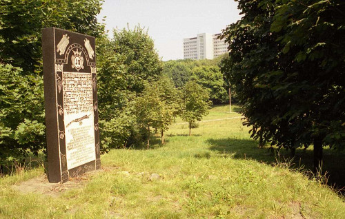 Dnipro, 2005, Denkmal beim Botanischen Garten, Stiftung Denkmal