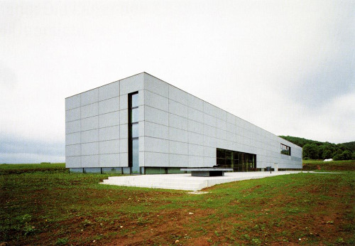 Nordhausen, 2005, Museumsgebäude, KZ-Gedenkstätte Mittelbau-Dora, J. M. Pietsch