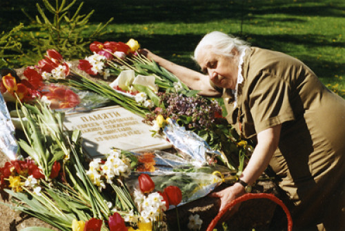 Dubrowka, 2003, Während einer  Gedenkveranstaltung, Nautschno-proswetitel'skij Zentr »Holocaust«, Moskau, Nadeschda Babajanz