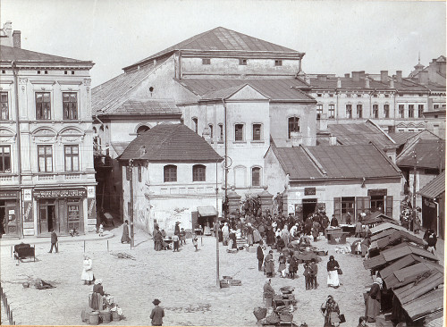 Przemyśl, um 1910, Blick über den Marktplatz auf die Alte Synagoge der Stadt, Muzeum Narodowe Ziemi Przemyskiej