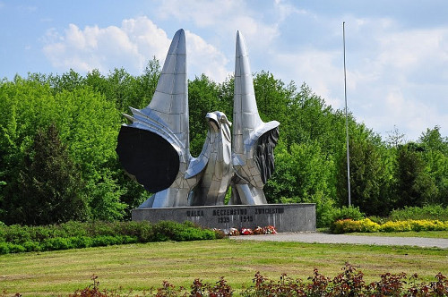 Ciechanów, 2011, Das 1988 aufgestellte Denkmal »Kampf – Martyrium – Sieg«, Andrzej Grabowski