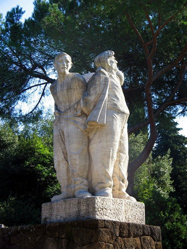 Rom, 2007, Denkmal vor dem Eingang zum Mausoleum, Frattaglia