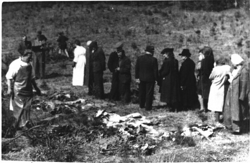Wald von Spengawsken, 1947, Exhumierung der Opfer der Massenexekutionen, Miejska Biblioteka Publiczna im. ks. Bernarda Sychty w Starogardzie Gdańskim