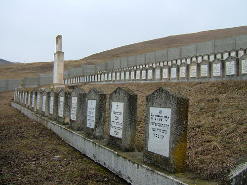 Sărmaşu, 2006, Der Friedhof der Opfer des Massakers, Stiftung Denkmal, Roland Ibold