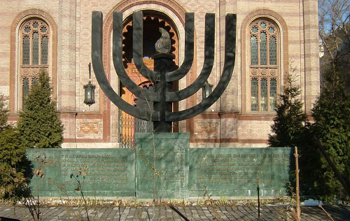 Bukarest, 2006, Die Menora vor dem Choraltempel im Gendenken an die Opfer des Holocaust, Stiftung Denkmal, Roland Ibold