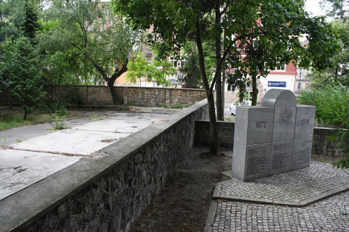 Breslau, 2014, Denkmal Neue Synagoge und Teile der noch erhaltenen Mauer, Stiftung Denkmal
