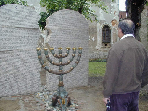 Nagykanizsa, o.D., Holocaustdenkmal im Innenhof der Synagoge, Stiftung Denkmal