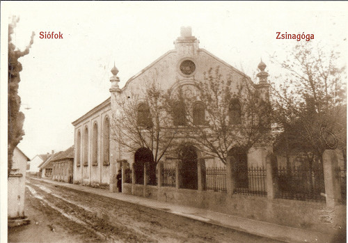 Siófok, o.D., Die einstige neologe Synagoge auf einer historischen Ansichtskarte, jewishpostcardcollection.com